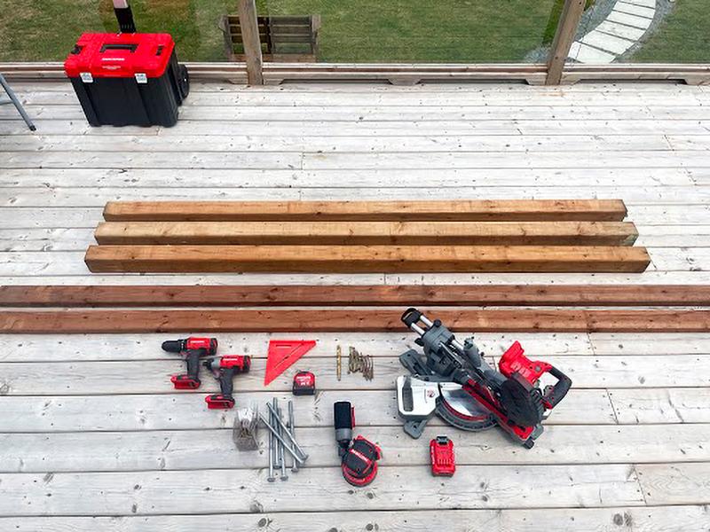 CRAFTSMAN V20 tools, hand tools and building materials displayed on deck

Sélection d’outils CRAFTSMAN et CRAFTSMAN V20 avec matériaux déposés sur une terrasse