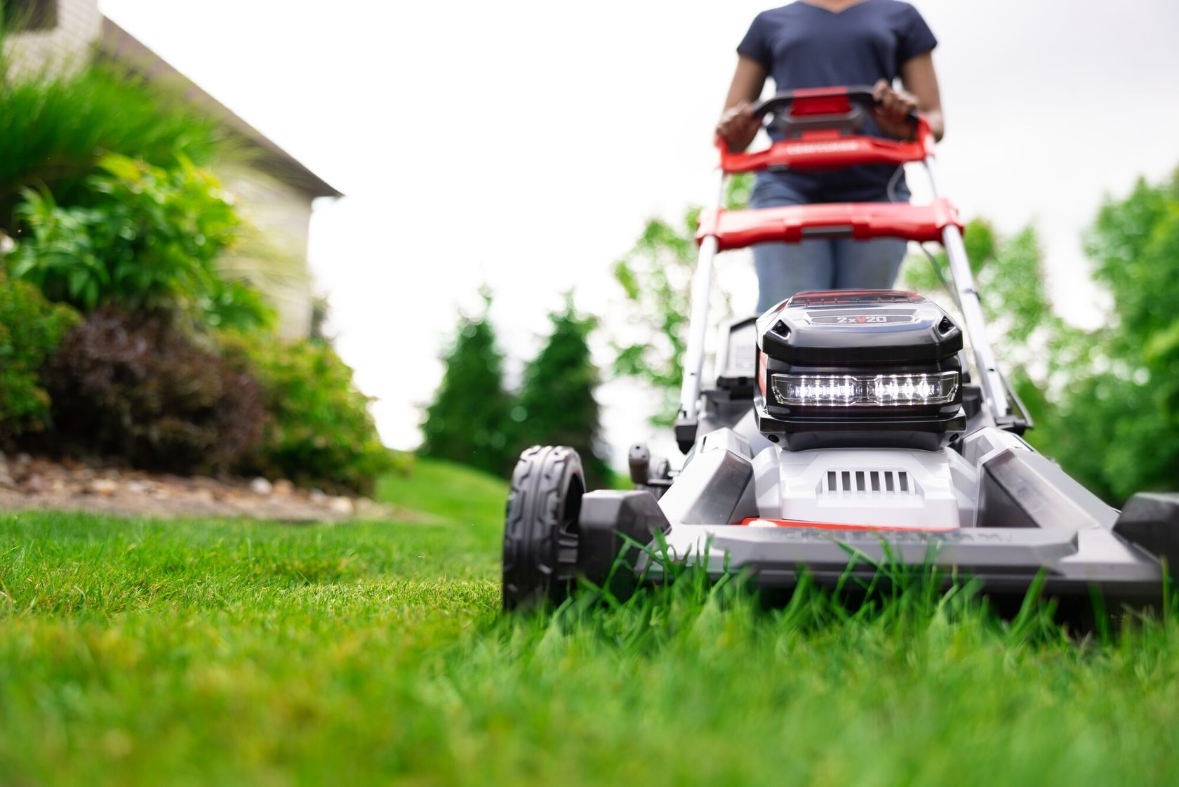 Woman cutting grass with CRAFTSMAN 2xV20 BRUSHLESS RP™ Self-propelled Mower