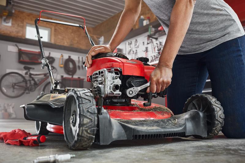 User working in tight area showing low profile CRAFTSMAN 3/8" ratchet